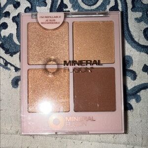 Mineral Fusion Eyeshadow Palette - Shimmering Gold and Rich Brown